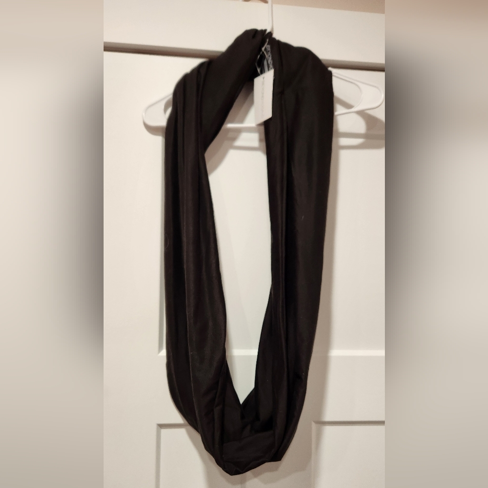 Beyond Yoga Infinity Scarf With Pocket